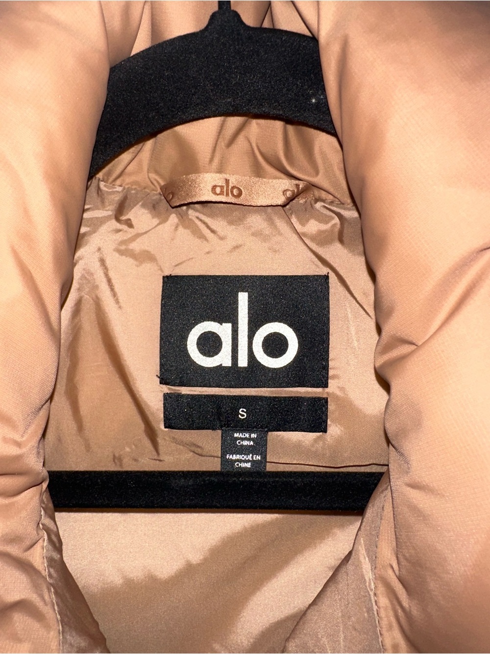 ALO Cropped Gold Rush Puffer Vest - Picture 6 of 8